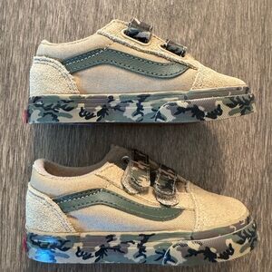 New toddler Vans sneakers
